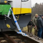 Polonia denuncia un “acto de sabotaje sin precedentes” en la vía férrea Varsovia-Lublin, clave para el envío de ayuda a Ucrania. Investigan inteligencia extranjera.