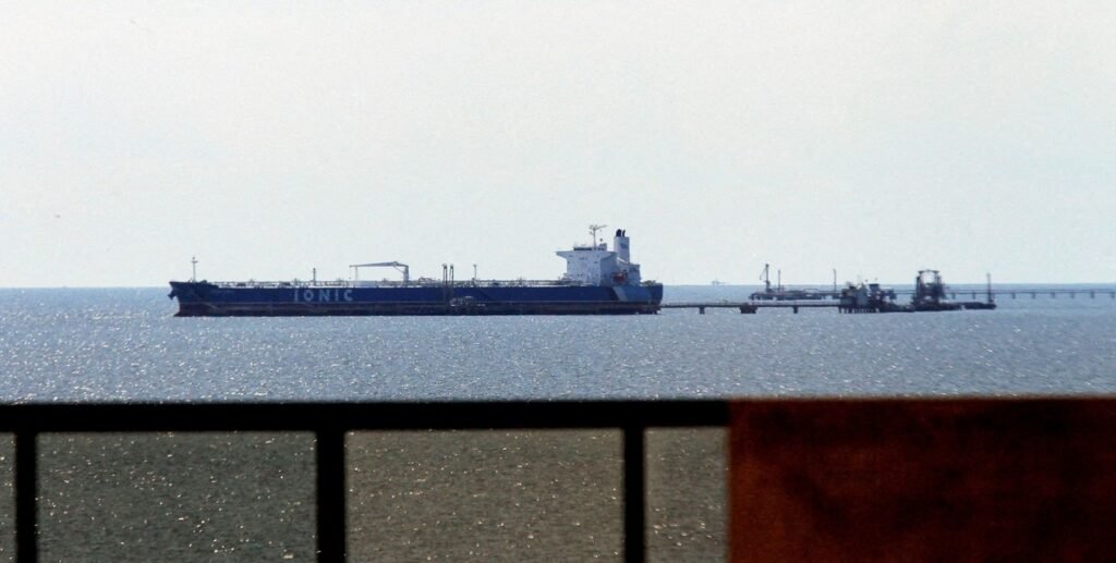 Venezuela anuncia la salida de un buque de Chevron con crudo hacia EE. UU. en medio del bloqueo estadounidense