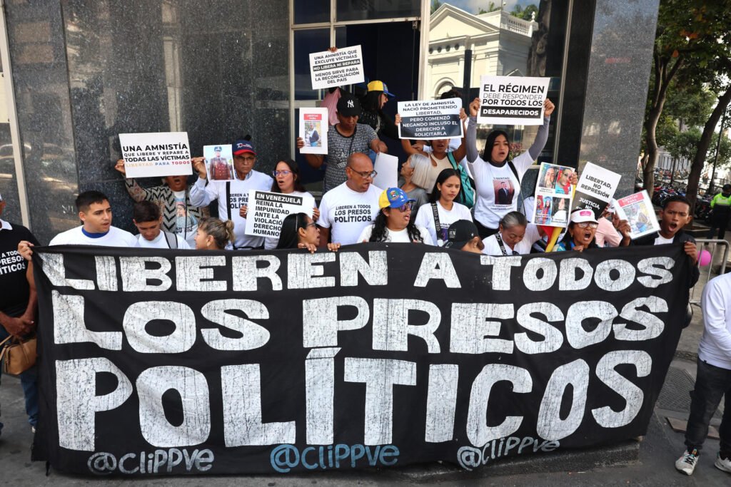 Entre amnistías y silencios: el lento y angustiante camino hacia la libertad de los presos políticos en Venezuela