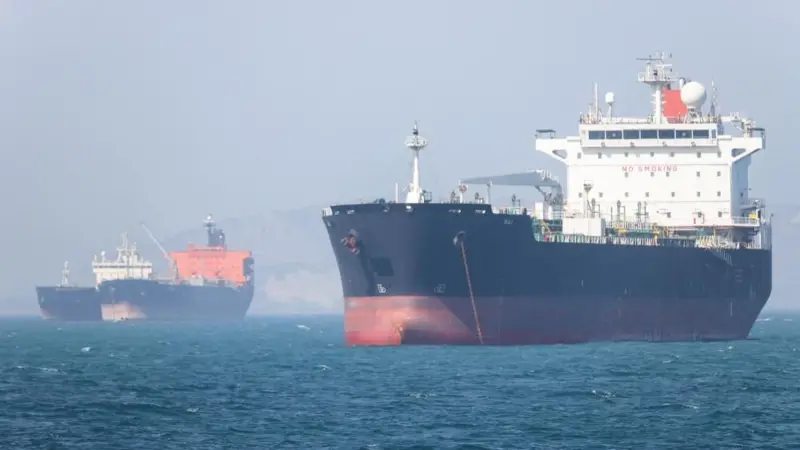 Qué se sabe del Proyecto Libertad con el que Trump quiere escoltar a los barcos en el estrecho de Ormuz