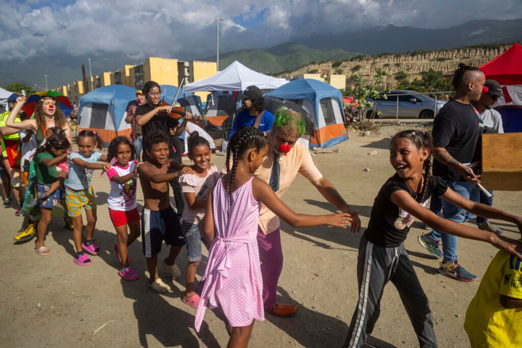 El drama de los niños que quedaron huérfanos por los terremotos en Venezuela: “Tienen miedo y no pueden dormir”